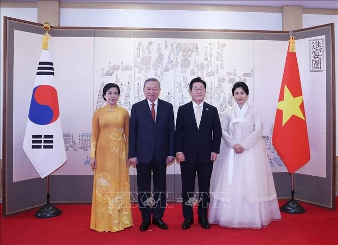 Tổng thống Hàn Quốc Lee Jae Myung và Phu nhân cùng Tổng Bí thư Tô Lâm và Phu nhân.