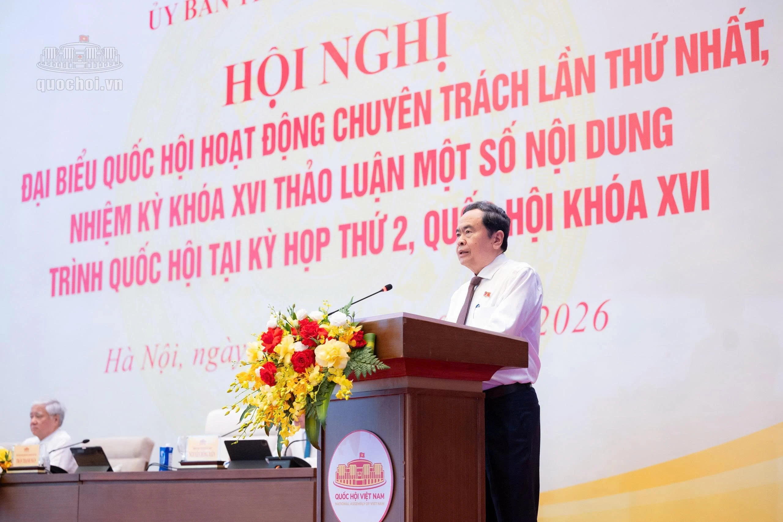 Chủ tịch Quốc hội lưu ý, không để gỡ một điểm nghẽn ở luật này lại tạo thêm một điểm nghẽn ở luật khác; càng không để người dân, doanh nghiệp phải tự đi tìm xem quy định nào được ưu tiên áp dụng.