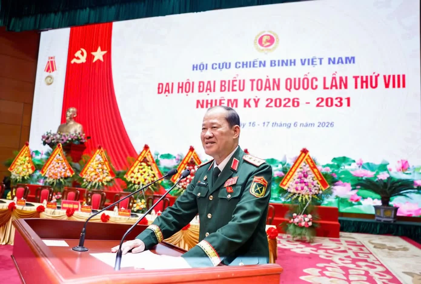Thượng tướng Bế Xuân Trường - Phó Chủ tịch Ủy ban Trung ương MTTQ Việt Nam, Chủ tịch Hội Cựu Chiến binh Việt Nam phát biểu khai mạc phiên làm việc.