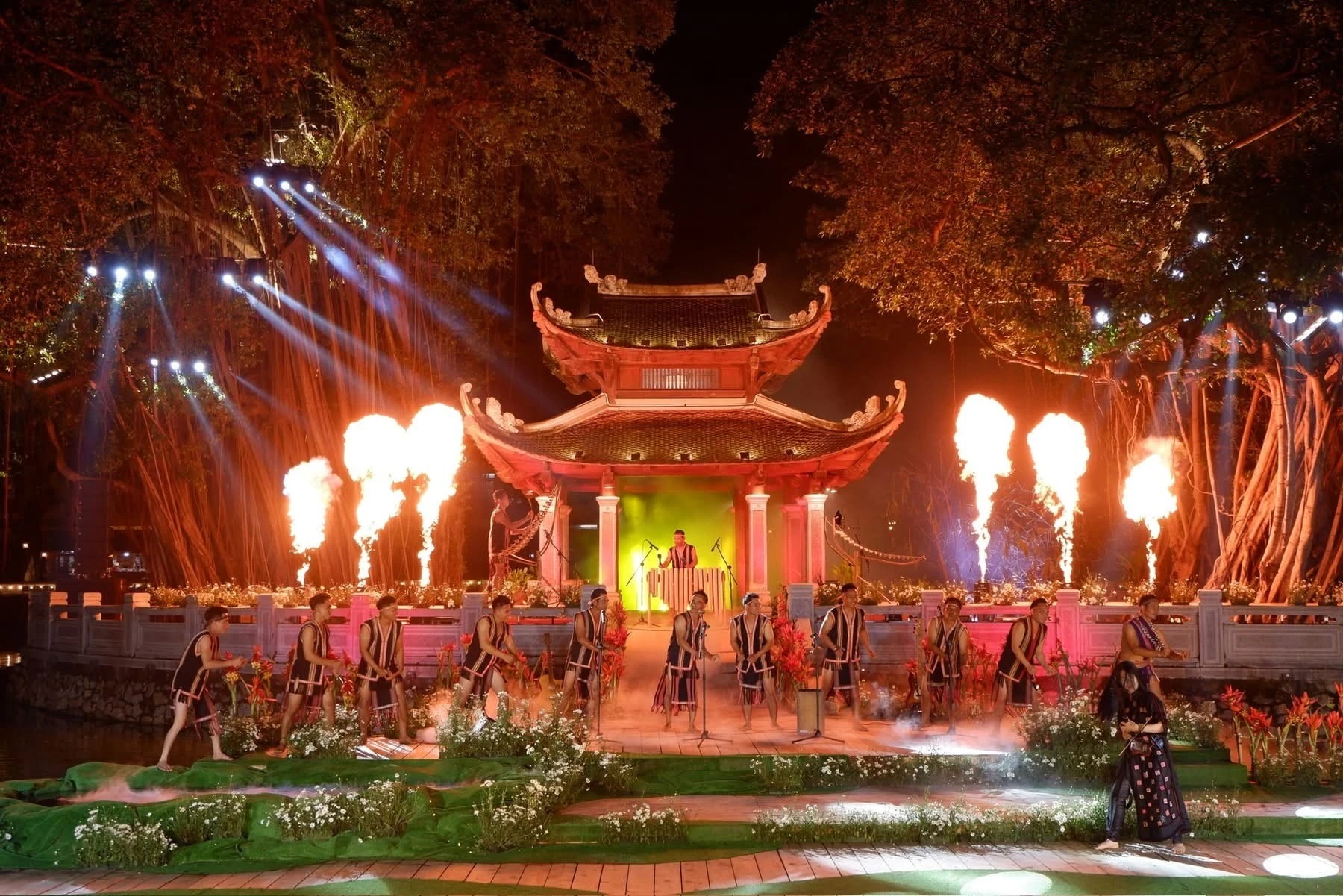 Chương trình biểu diễn tại Văn Miếu - Quốc Tử Giám. Ảnh: H.L