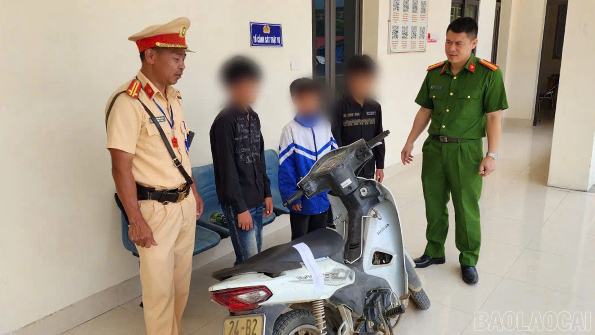 Cơ quan chức năng đã nhanh chóng vào cuộc, tiến hành xác minh và truy tìm người điều khiển xe mô tô theo đoạn clip được đăng tải trên mạng xã hội.