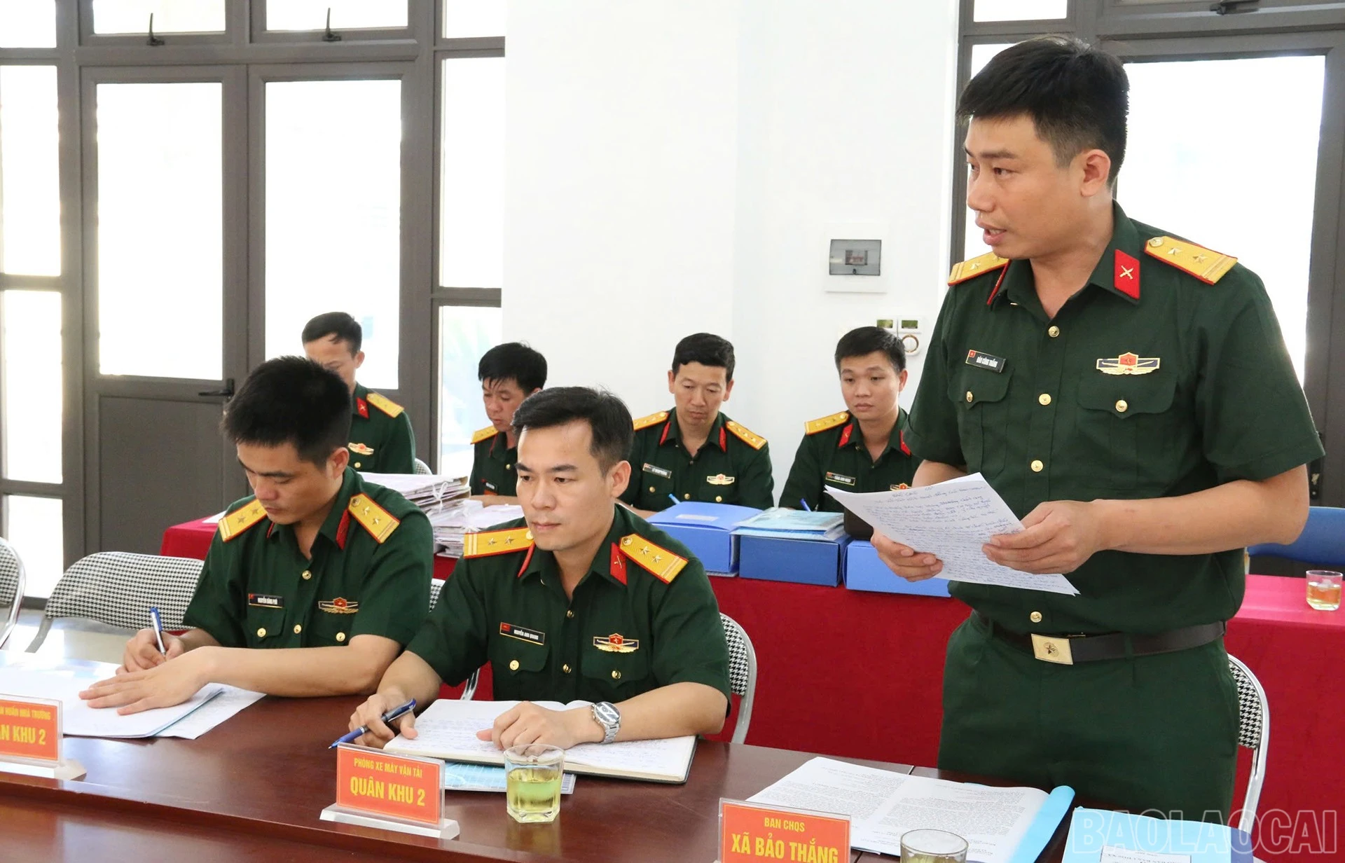 Đại diện Ban CHQS xã Bảo Thắng phát biểu báo cáo.