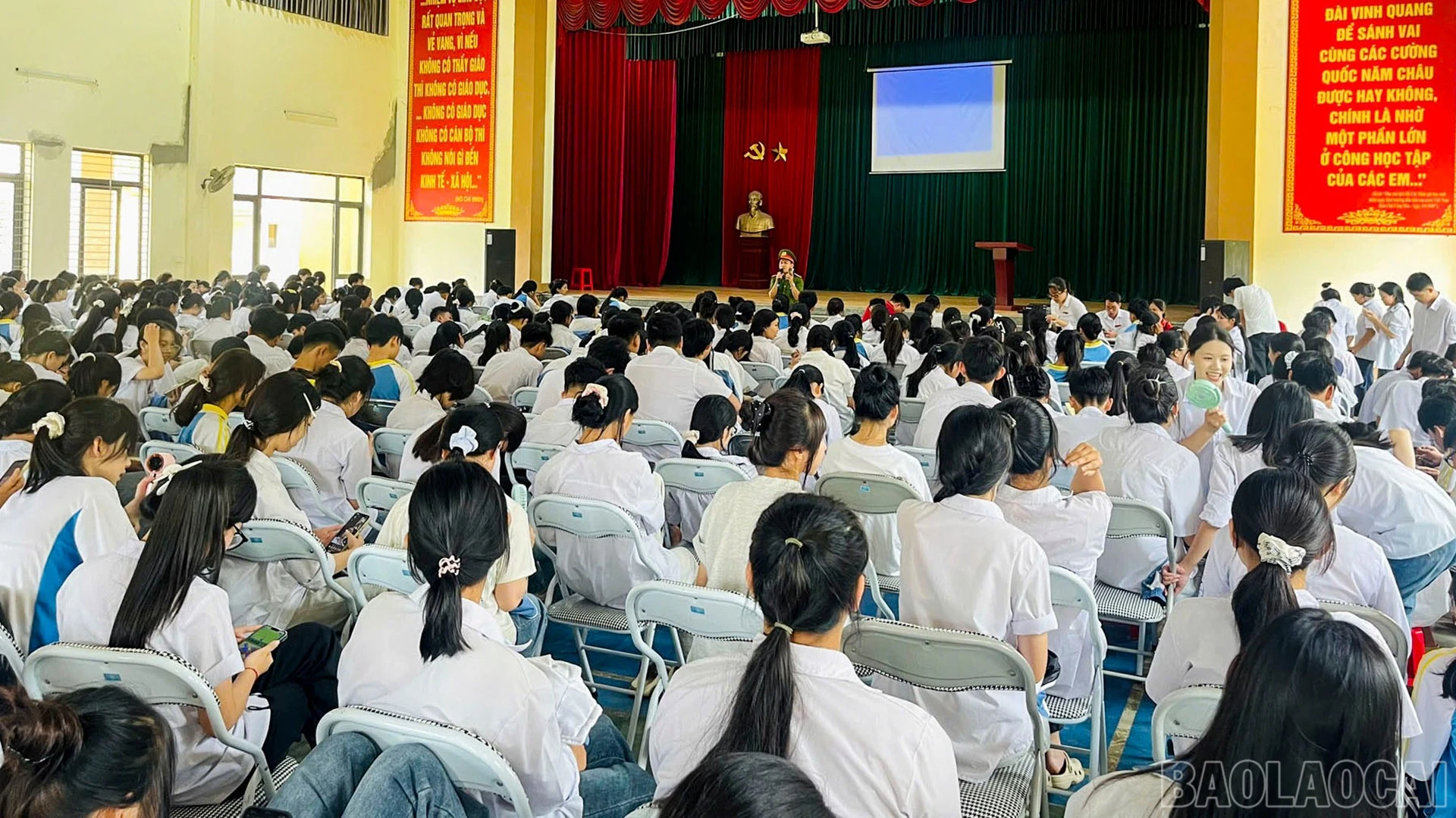 Quang cảnh buổi tập huấn tại Trường THPT số 1 Bát Xát.