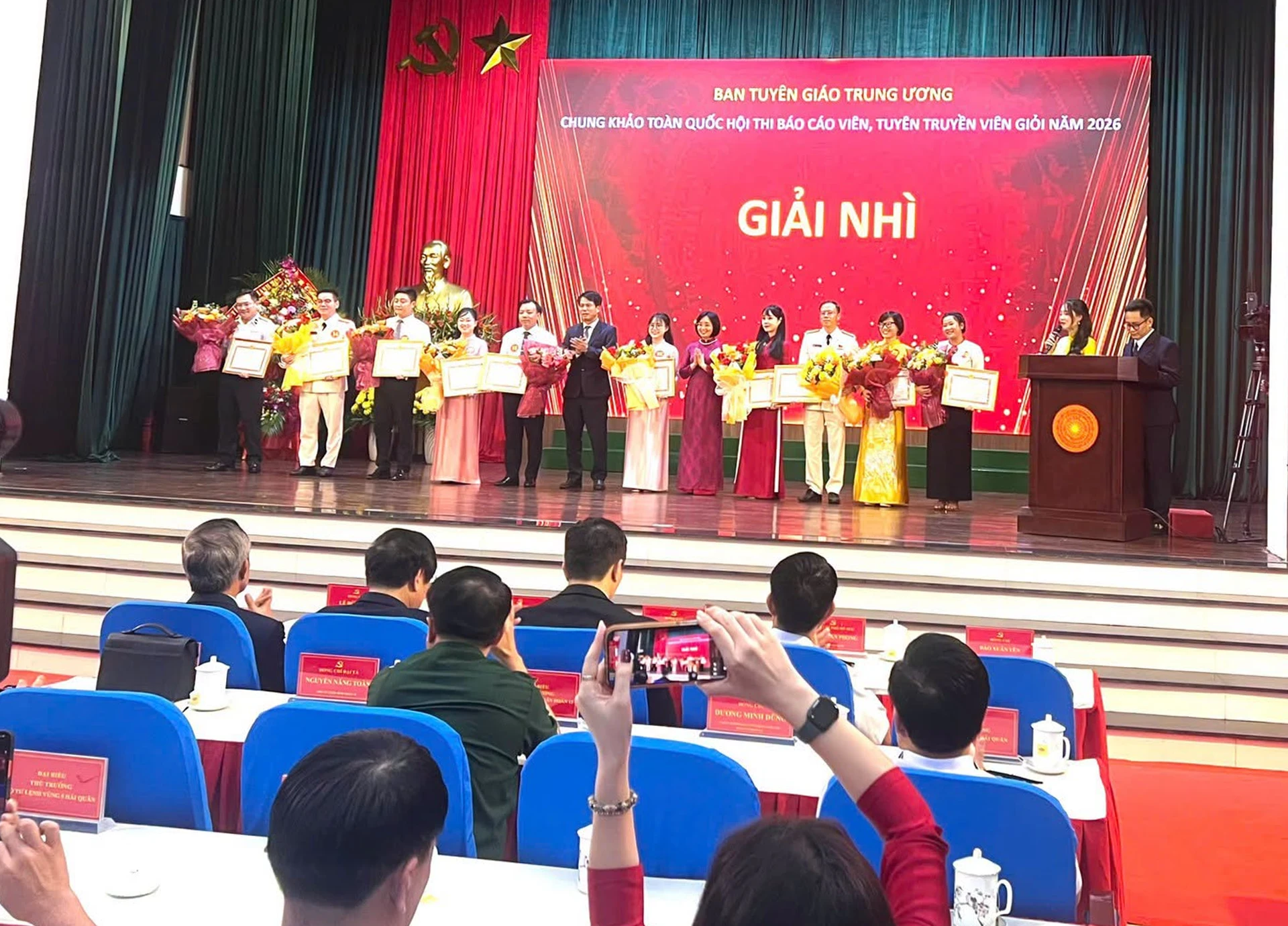 Giải Nhì toàn quốc của thí sinh Lương Thúy Nga, tỉnh Lào Cai tiếp tục có thêm một minh chứng sinh động về chất lượng đội ngũ báo cáo viên, tuyên truyền viên.