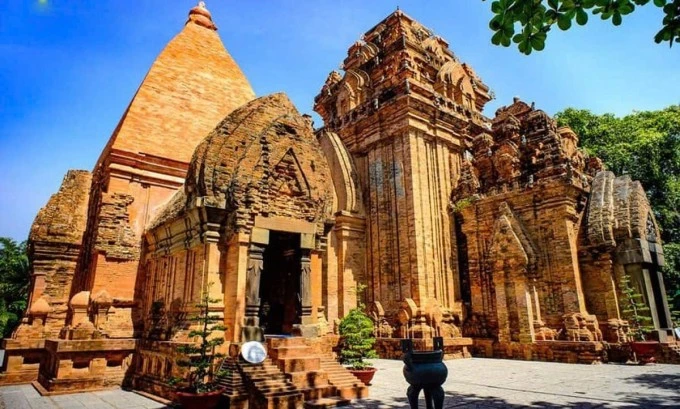 Tổng thể Tháp Ponagar.