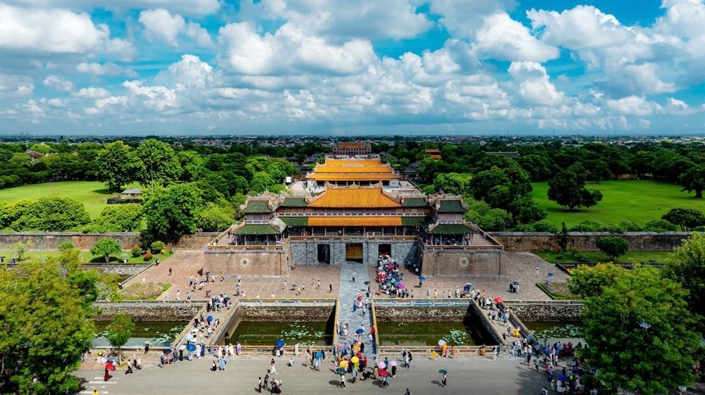 Công dân Việt Nam khi tham quan các điểm di tích Huế, thuộc Quần thể Di tích Cố đô Huế sẽ được miễn phí vé tham quan vào các ngày 19/8 và 2/9. Ảnh: Đ.H.