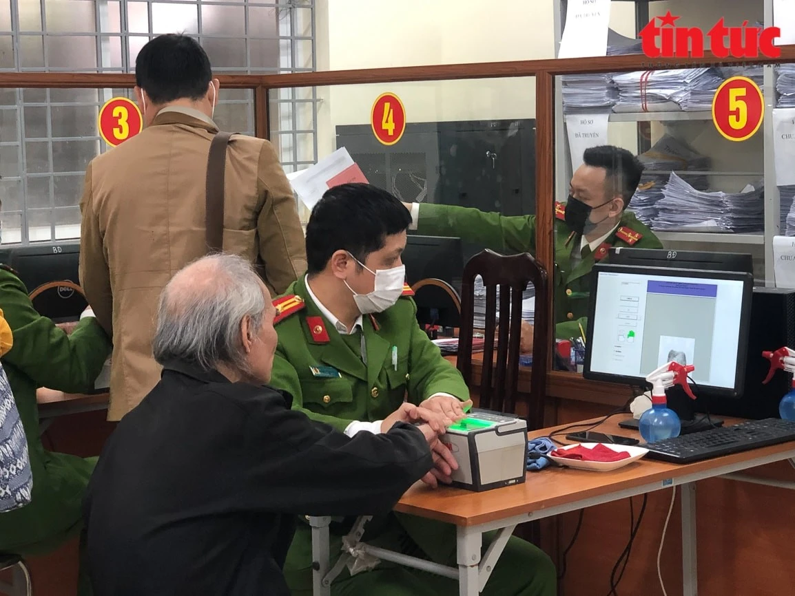 Làm căn cước công dân có gắn chip.