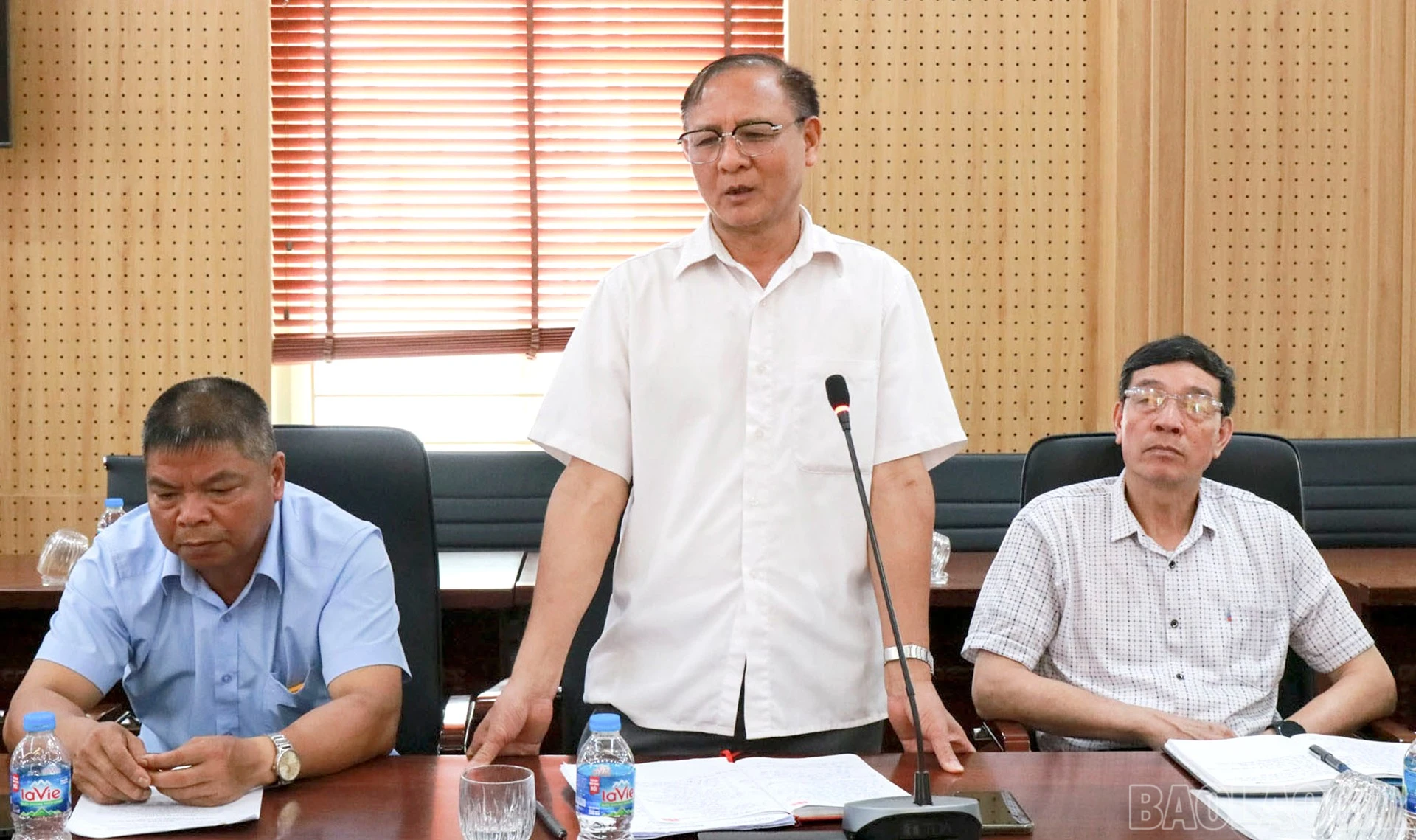 Đại diện chi bộ thôn 4 phát biểu ý kiến.