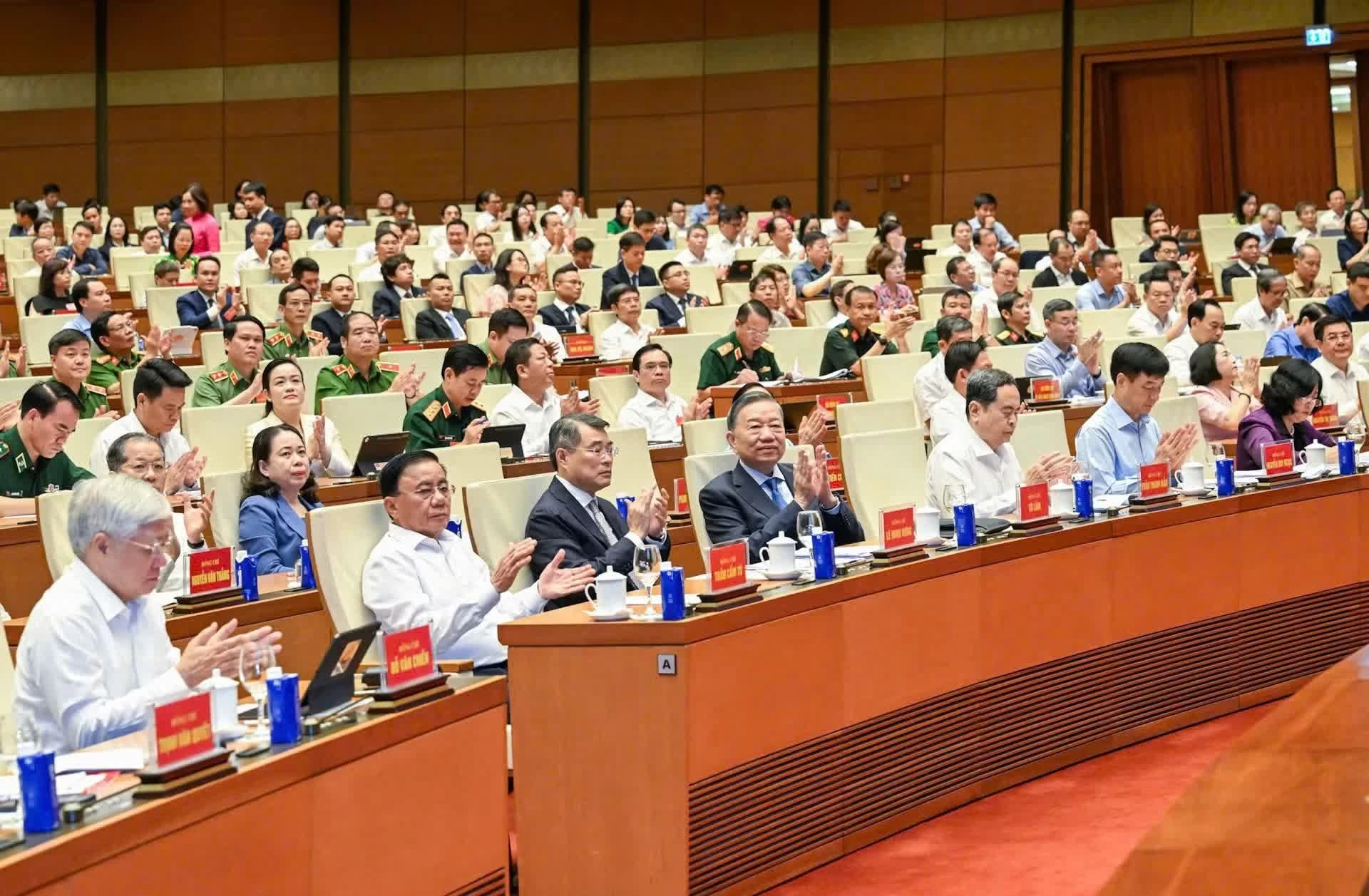 Tổng Bí thư, Chủ tịch nước Tô Lâm cùng các đồng chí lãnh đạo Đảng, Nhà nước và các đại biểu dự hội nghị. Ảnh: DUY LINH