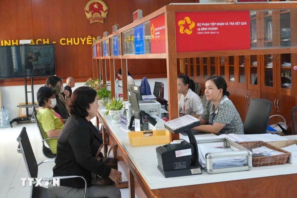 Bộ phận tiếp nhận và trả kết quả tại xã Bình Khánh, huyện Cần Giờ, Thành phố Hồ Chí Minh. Ảnh minh họa