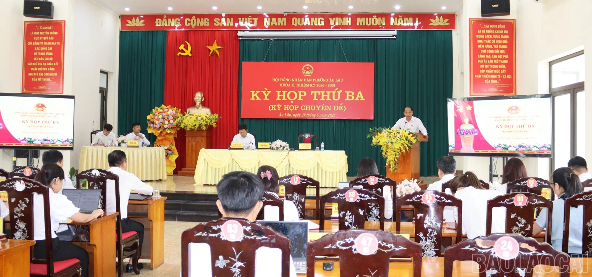 Quang cảnh kỳ họp.