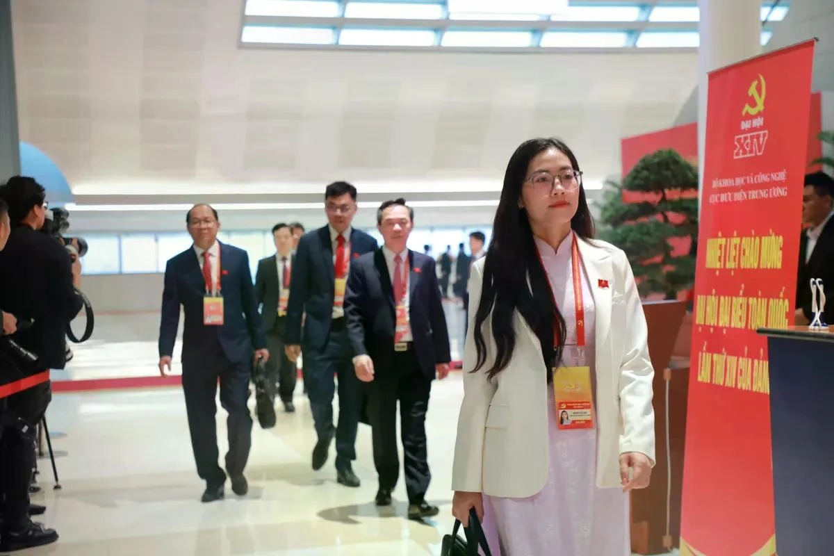 Các đại biểu đến tham dự phiên họp trù bị Đại hội XIV của Đảng.