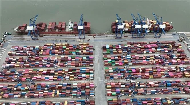 Hàng hoá xuất nhâp khẩu ở cảng container Lạch Huyện, thành phố Hải Phòng.