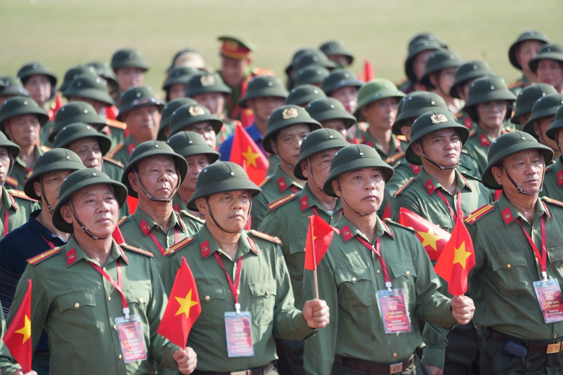 Khối cựu Công an nhân dân tham gia hợp luyện.