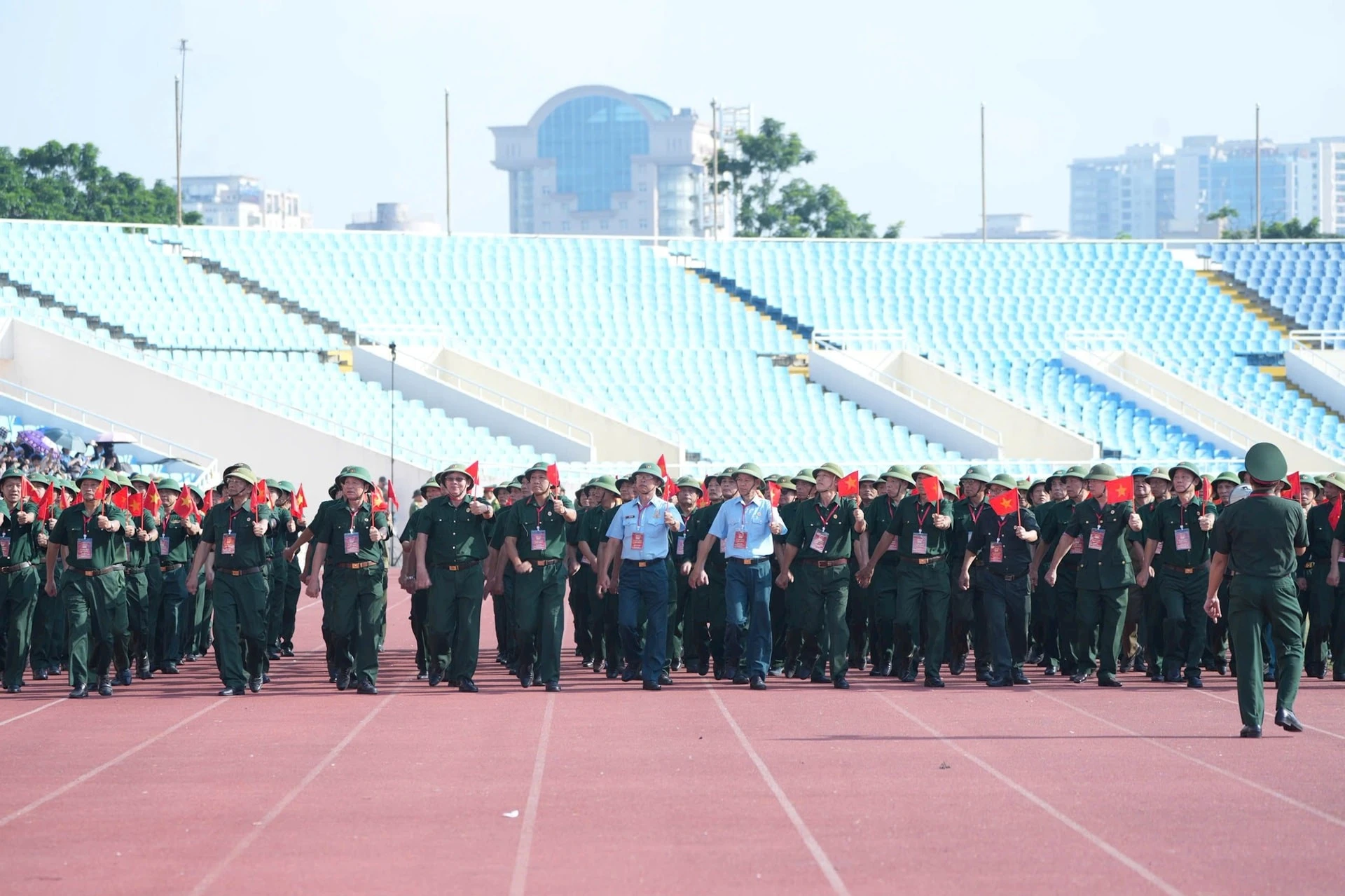 Khối cựu chiến binh tham gia hợp luyện.