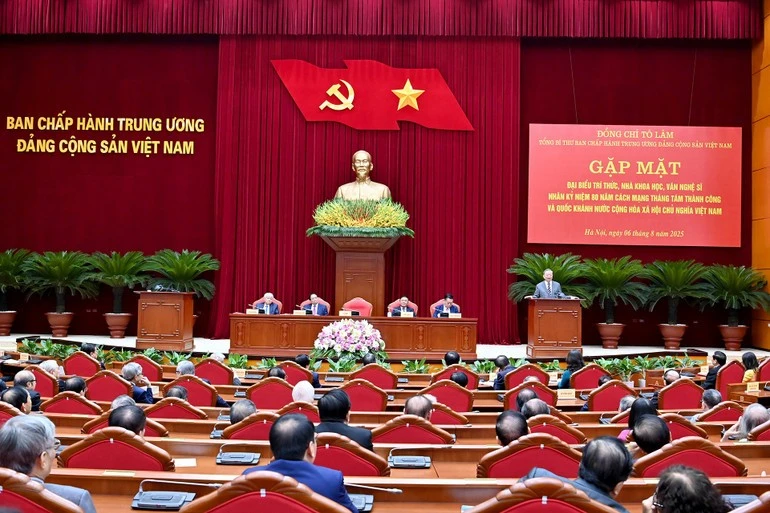 Quang cảnh Hội nghị gặp mặt đại biểu trí thức, nhà khoa học, văn nghệ sĩ.