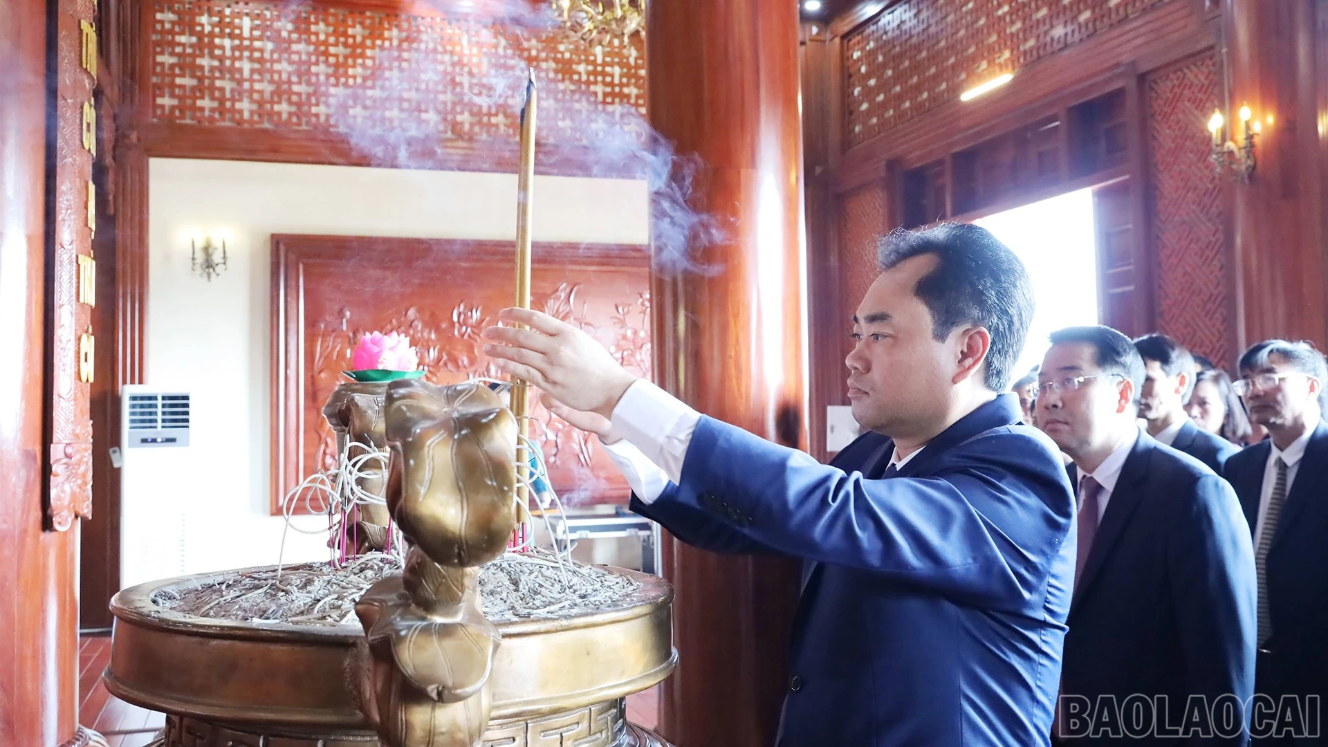 baolaocai-br_17-10-cong.jpg