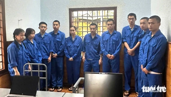 Các bị can trong đường dây do Hồ Mạnh Linh cầm đầu vừa bị khởi tố về tội lừa đảo chiếm đoạt tài sản trên không gian mạng.