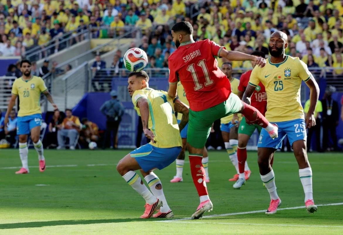 Morocco đang khiến Brazil gặp rất nhiều khó khăn sau tiếng còi khai cuộc (Ảnh: Reuters)