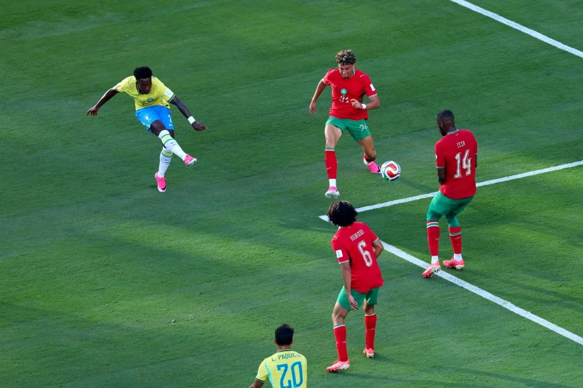 Vinícius Júnior lập siêu phẩm quân bình tỷ số 1-1 cho Brazil trước Morocco.