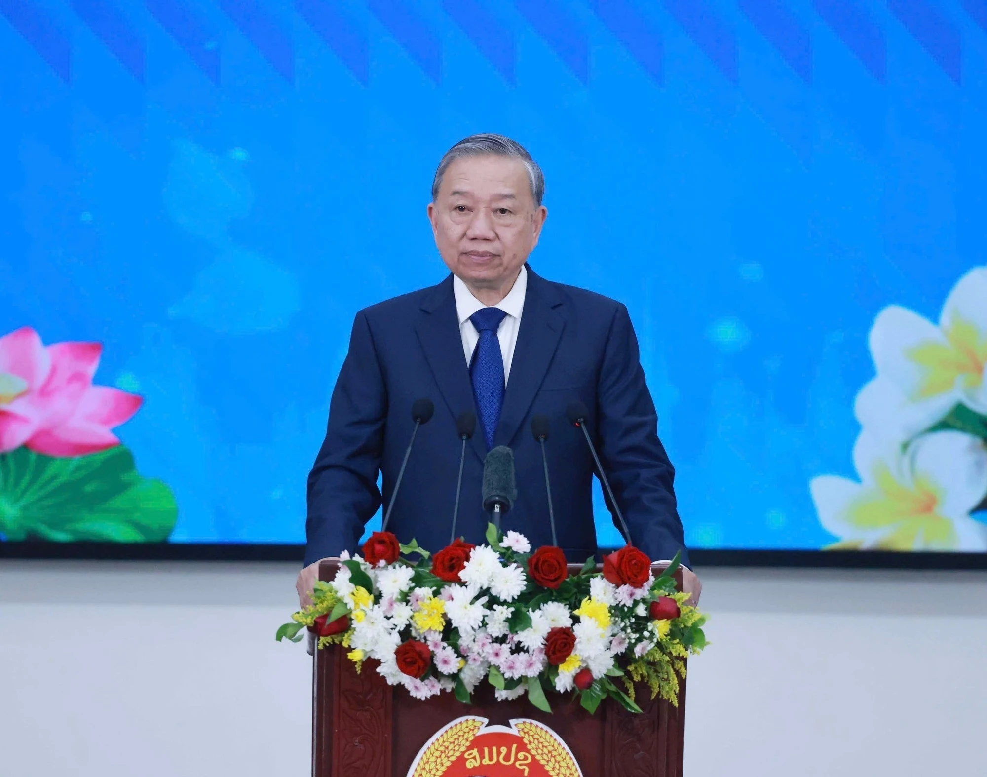 Tổng Bí thư Tô Lâm phát biểu chính sách tại Học viện Chính trị và Hành chính Quốc gia Lào, chiều 1/12/2025.(Ảnh: THỐNG NHẤT/TTXVN)
