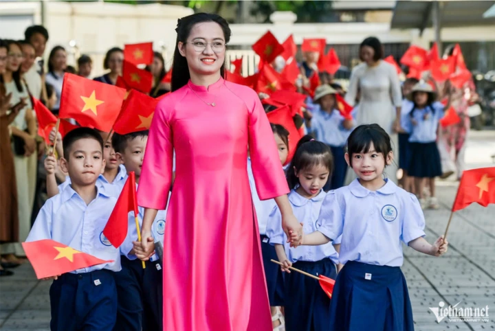 Giáo viên và học sinh Ninh Bình trong lễ khai giảng năm học 2025-2026. (Ảnh: Phạm Trọng Tùng)