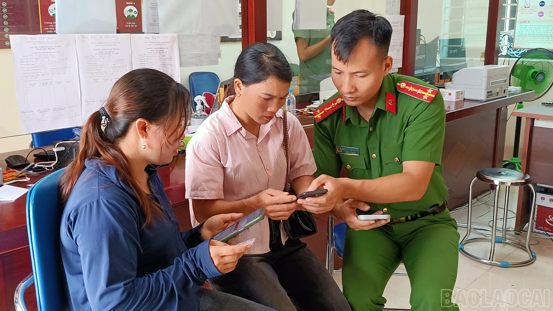 Hướng dẫn người dân sử dụng các nền tảng số trên VNeID.
