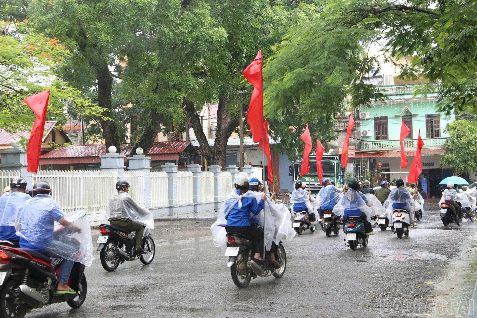 “Mùa hè số 2026” lan tỏa mạnh ở vùng cao Lào Cai: Hàng trăm đoàn viên, cán bộ đồng loạt ra quân hỗ trợ người dân chuyển đổi số với VNeID ảnh 16