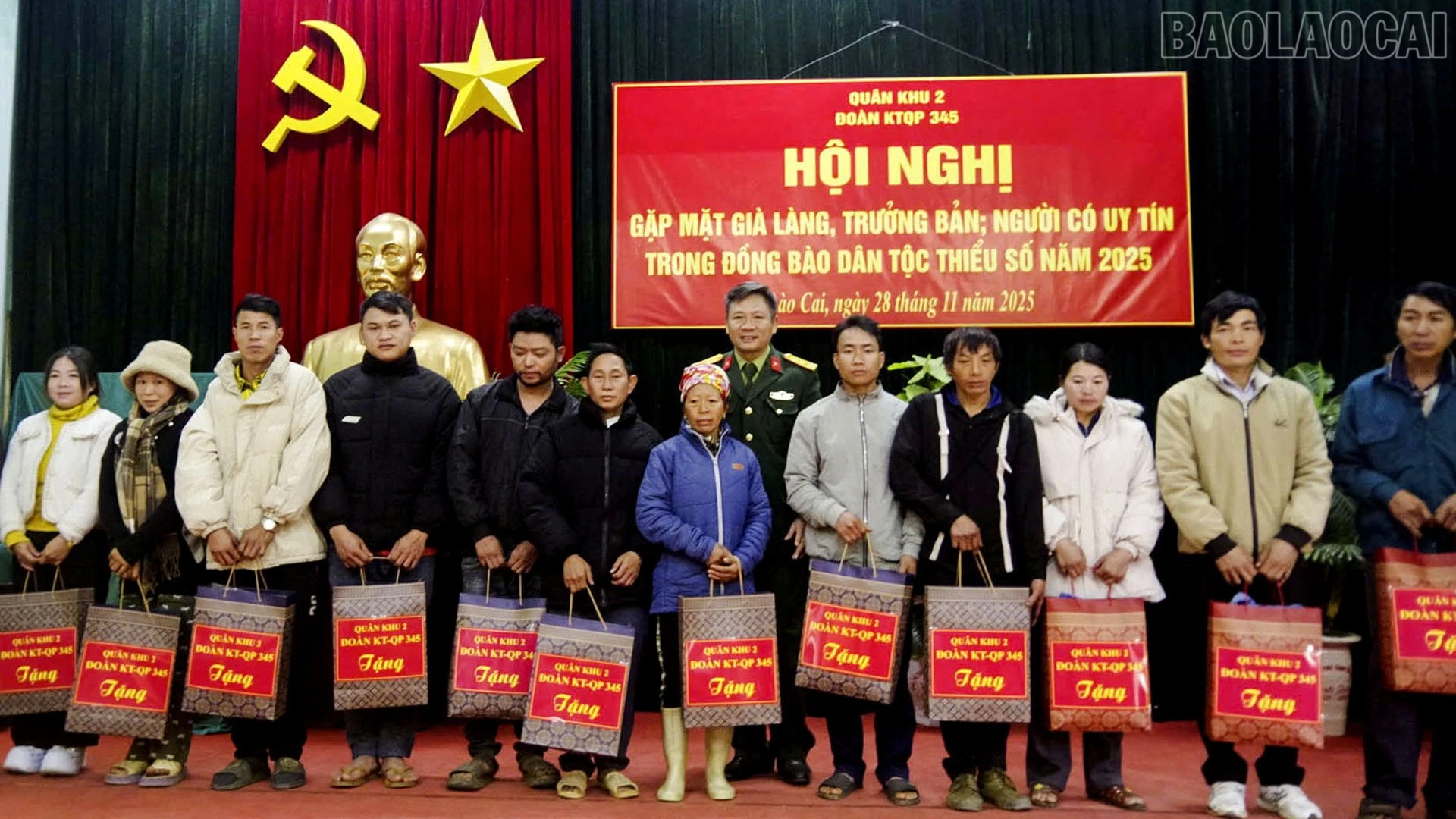 baolaocai-tr_trao-qua.jpg
