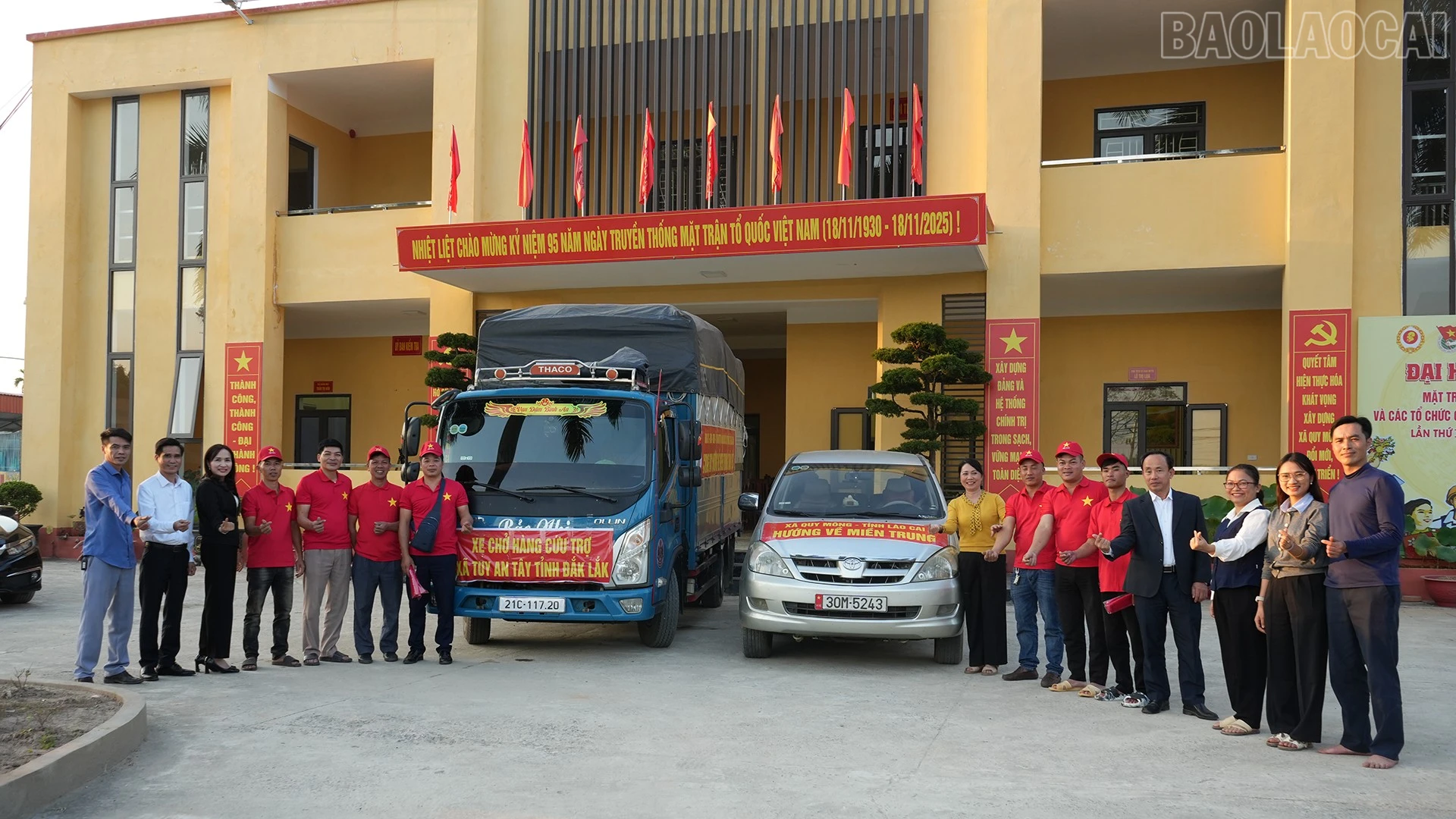 Hàng hóa và kinh phí được đoàn công tác của xã trực tiếp vận chuyển đến xã Tuy An Tây.