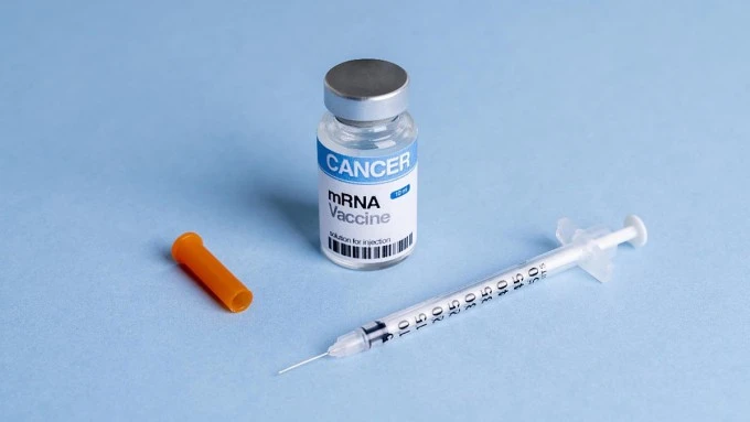Minh họa một lọ vaccine ung thư.