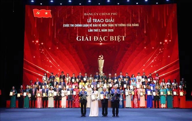 Tối 20/8/2026, tại Hà Nội, Đảng ủy Chính phủ tổ chức Lễ trao giải Cuộc thi chính luận về bảo vệ nền tảng tư tưởng của Đảng trong Đảng bộ Chính phủ lần thứ 2, năm 2026. Ảnh: Phạm Kiên/TTXVN