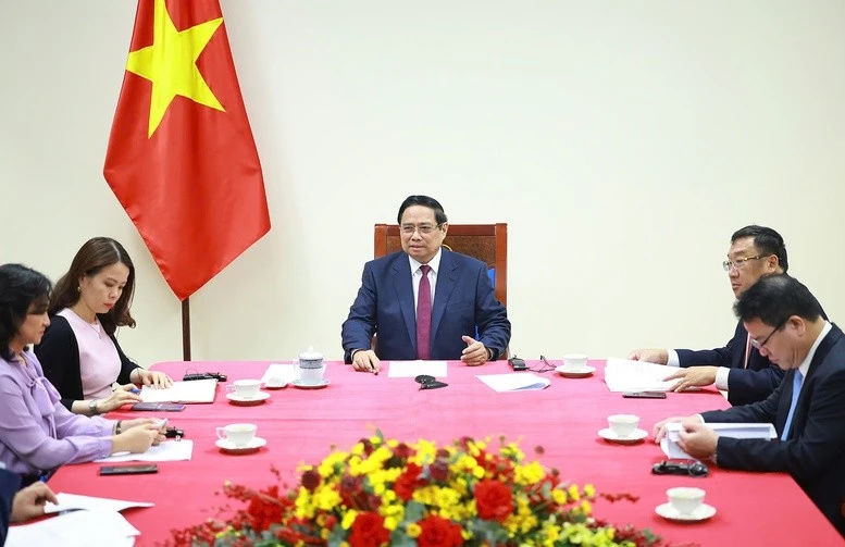 Thủ tướng Chính phủ đề nghị hai nước khẩn trương triển khai có hiệu quả các cam kết, thỏa thuận đã đạt được.