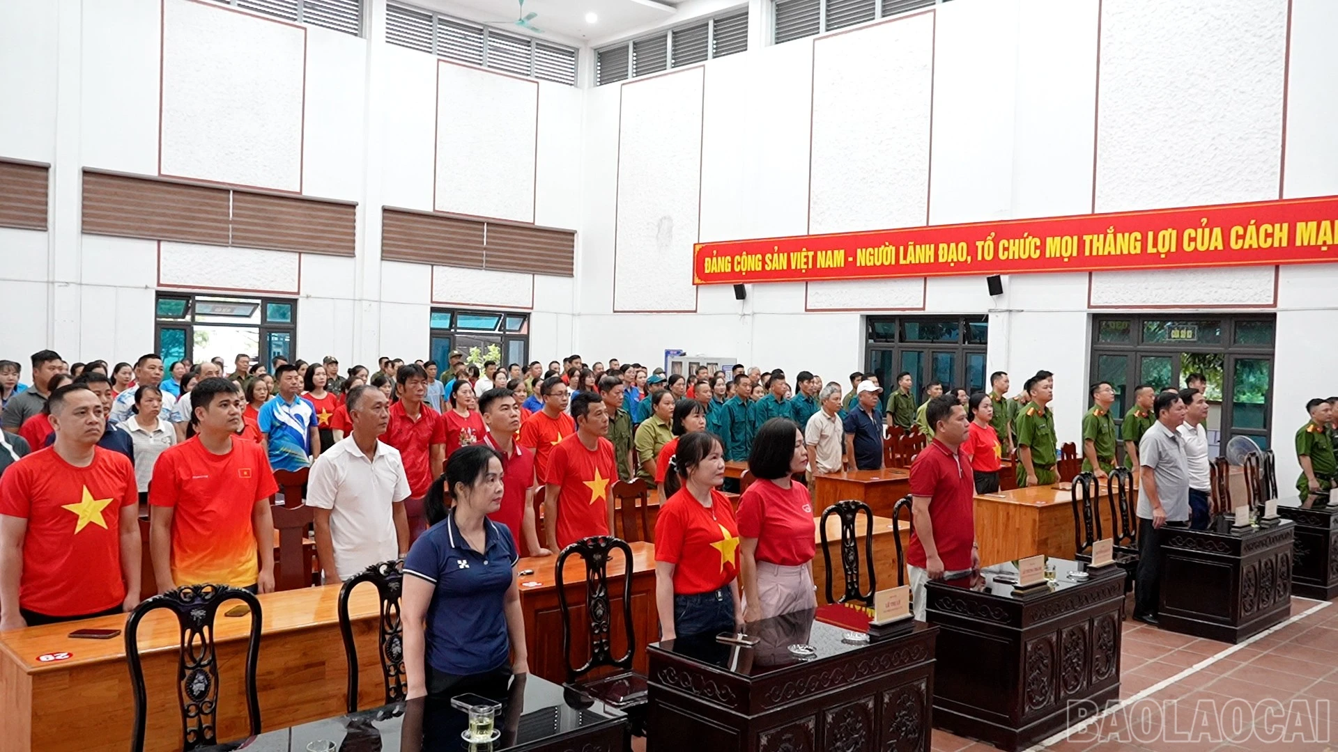 baolaocai-br_chuong-trinh-di-bo-cung-viet-nam-tien-buoc-chao-mung-ky-niem-81-nam-cach-mang-thang-tam-quoc-khanh-29-va-ngay-truyen-thong-cong-an-nhan-dan-viet-nam-2.jpg