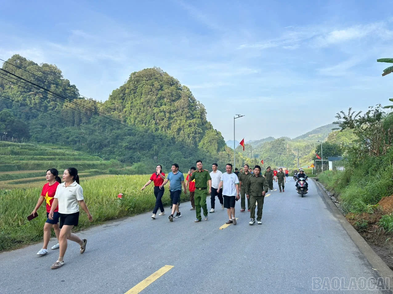 Cán bộ, đảng viên và Nhân dân tích cực tham gia.