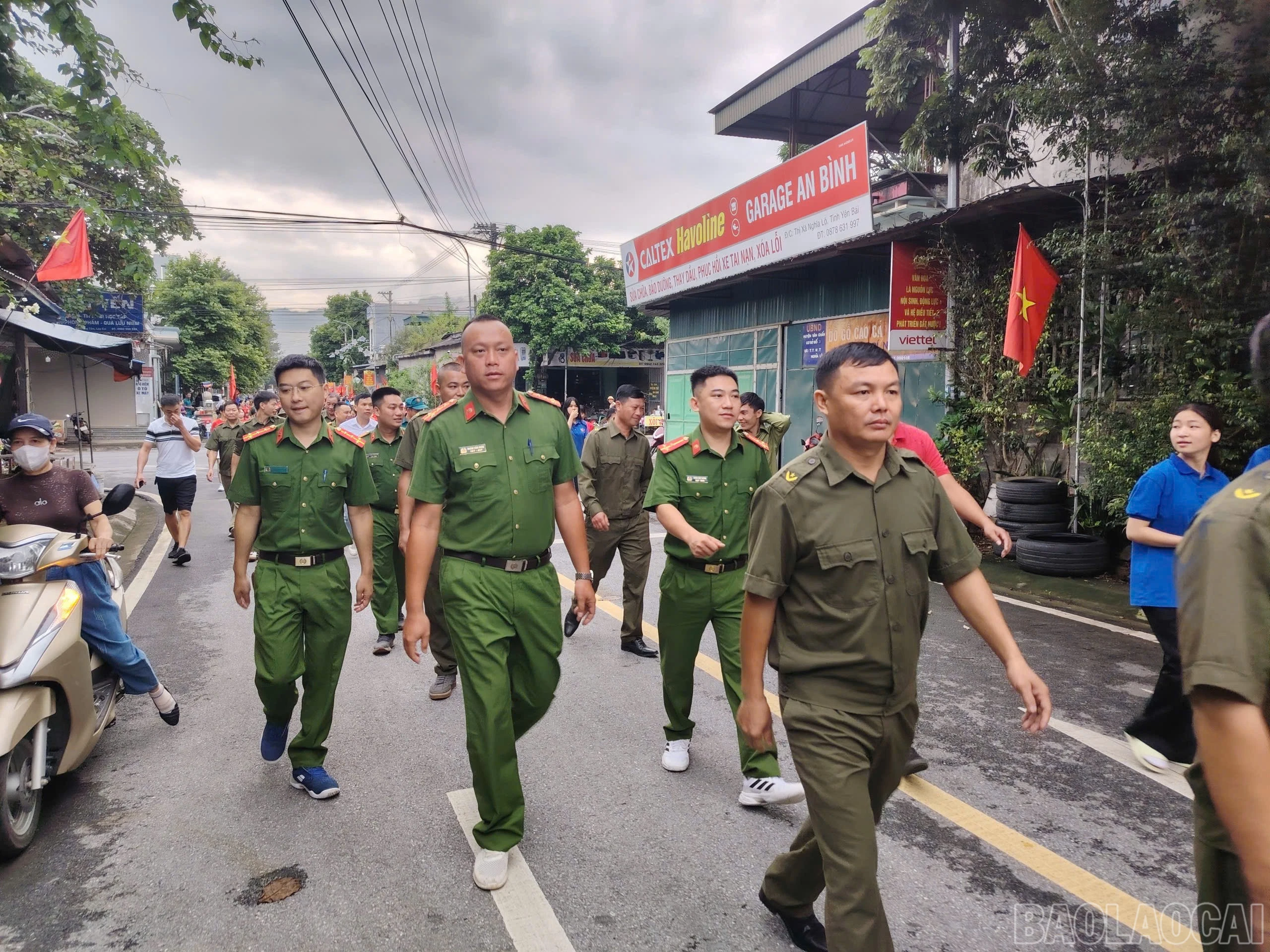 baolaocai-br_cac-luc-luong-tham-gia-hoat-dong-cung-viet-nam-tien-buoc-tai-phuong-trung-tam.jpg