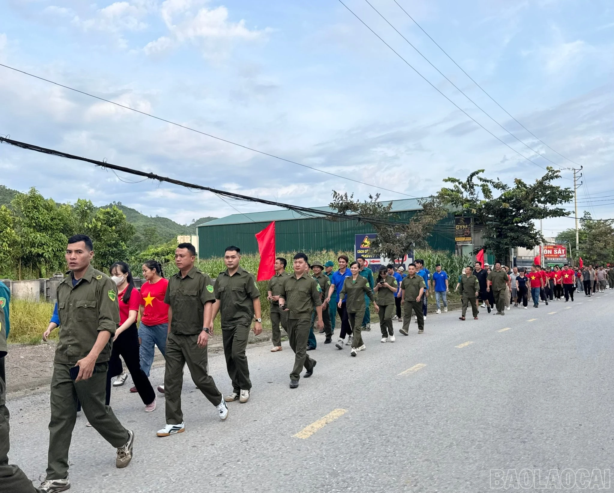 baolaocai-br_cac-luc-luong-di-bo-lan-toa-thong-diep-10-ty-buoc-xanh-vi-viet-nam.jpg