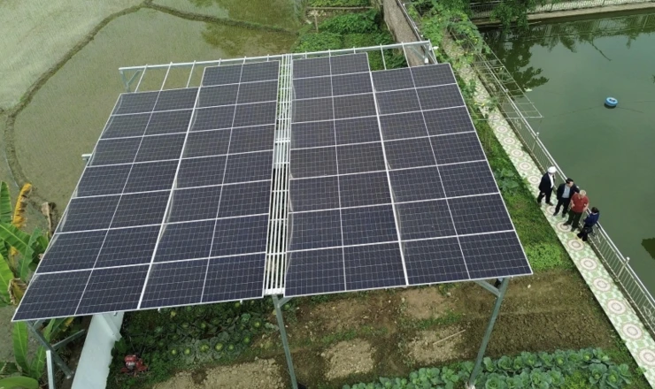 Không chỉ lắp điện mặt trời mái nhà tại nhà riêng, ông Khánh còn đầu tư hệ thống tại khu trang trại của gia đình.