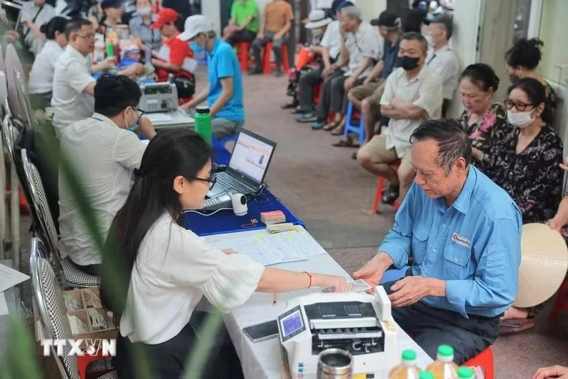 Điểm chi trả lương hưu, trợ cấp bảo hiểm xã hội phường Bạch Đằng (quận Hai Bà Trưng, Hà Nội).