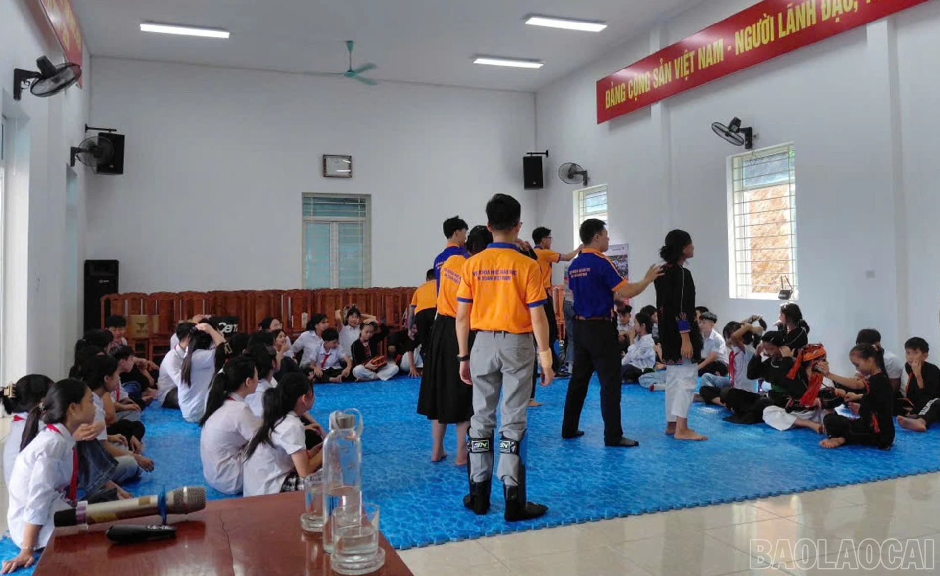 Tham gia câu lạc bộ, các em học sinh sẽ được tiếp cận với nhiều kỹ năng bảo vệ bản thân và cộng đồng.