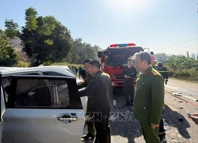 Lãnh đạo Công an tỉnh Lạng Sơn trực tiếp chỉ đạo công tác điều tra làm rõ nguyên nhân vụ tai nạn tại hiện trường.