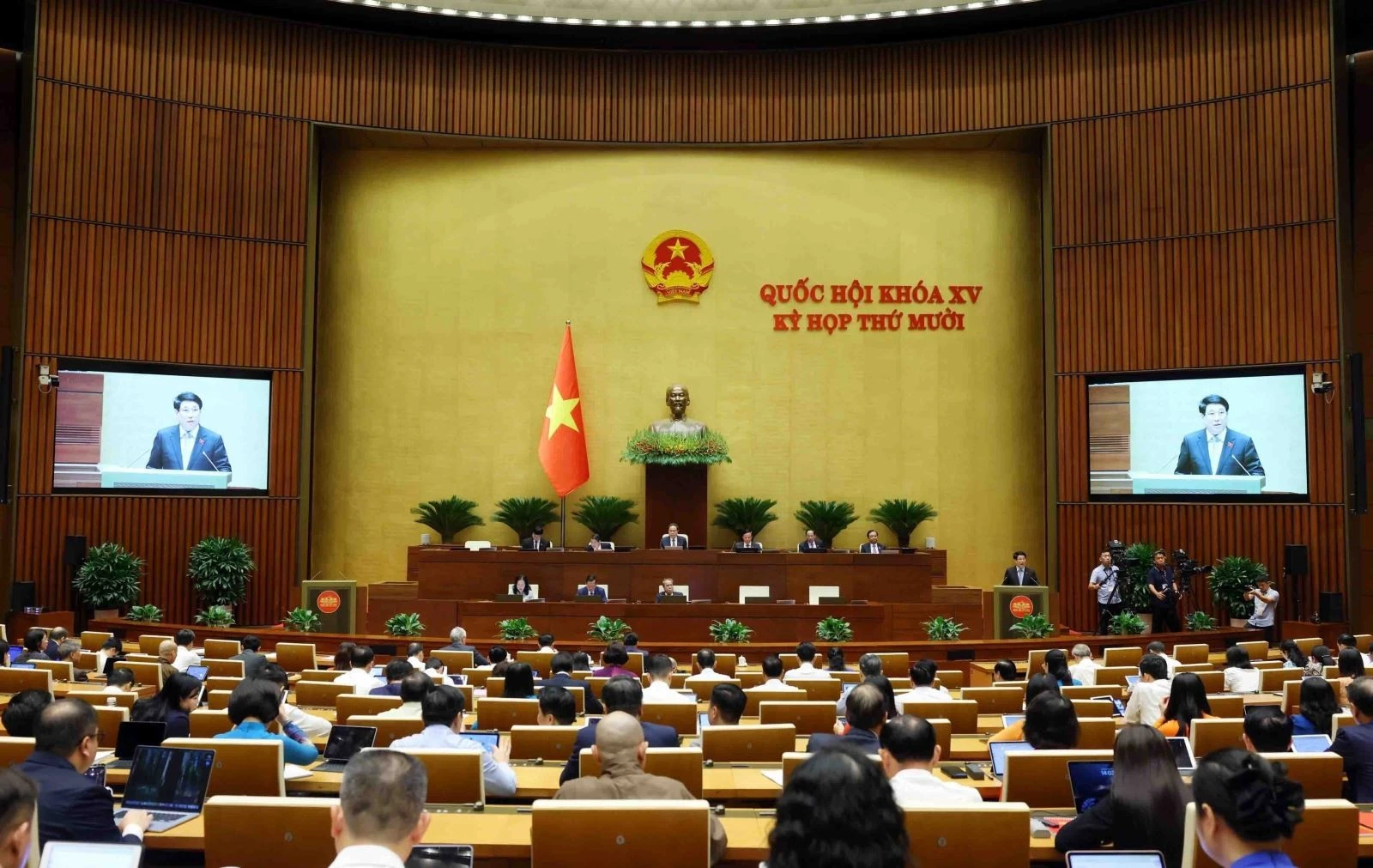 Chủ tịch nước Lương Cường trình bày Báo cáo tổng kết công tác nhiệm kỳ 2021 - 2026 của Chủ tịch nước.