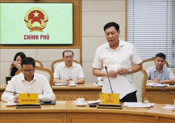 Thứ trưởng Bộ Y tế Đỗ Xuân Tuyên báo cáo công tác 6 tháng đầu năm 2026 của Ban Chỉ đạo liên ngành Trung ương về an toàn thực phẩm. Ảnh: Lâm Khánh/TTXVN