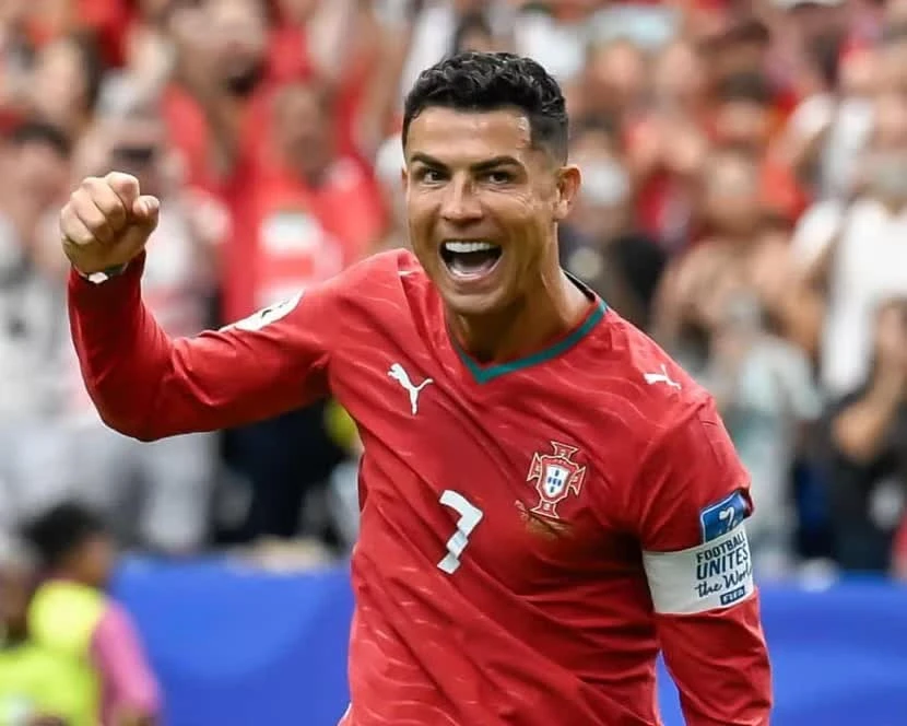 Cuối cùng Ronaldo đã ghi bàn