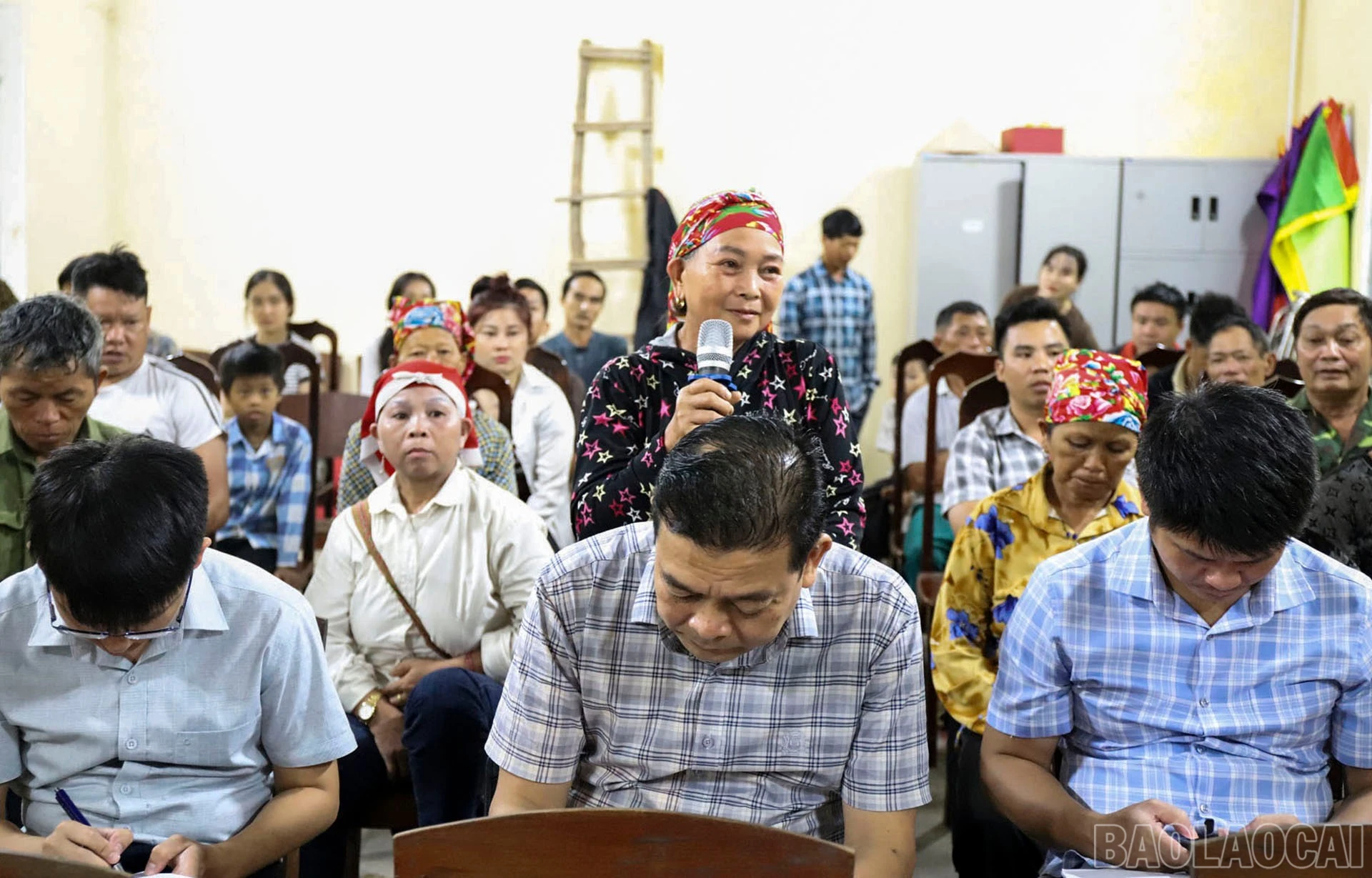 baolaocai-br_dai-dien-cu-tri-cac-thon-neu-kien-nghi.jpg