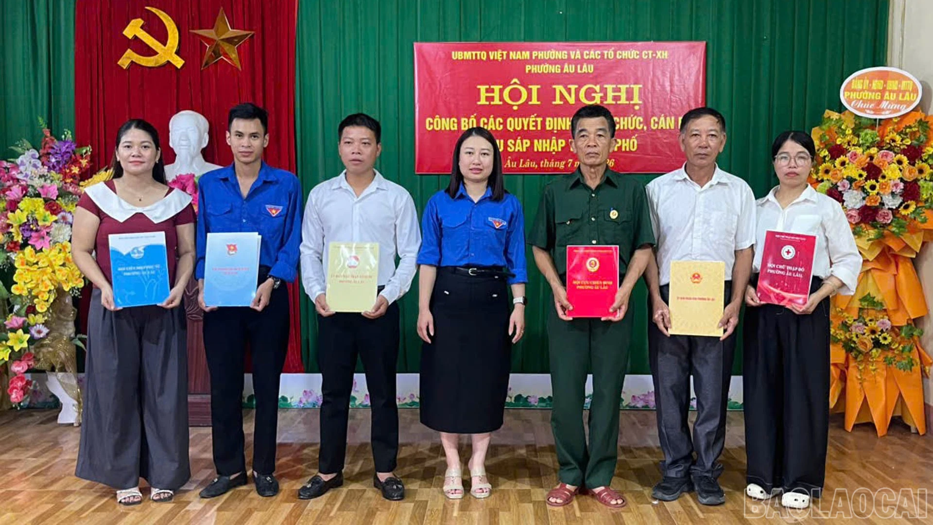 baolaocai-br_trao-cac-qd-ve-cong-tac-can-bo-tai-to-dan-pho-so-5-anh-thanh-nghi-3.jpg