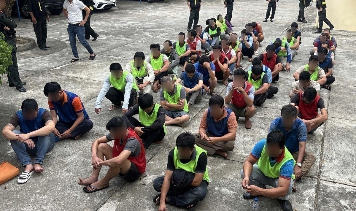 Công an tỉnh Quảng Ngãi triệt phá đường dây cá độ bóng đá qua mạng quy mô 1.200 tỷ đồng. Ảnh: Bộ Công an.