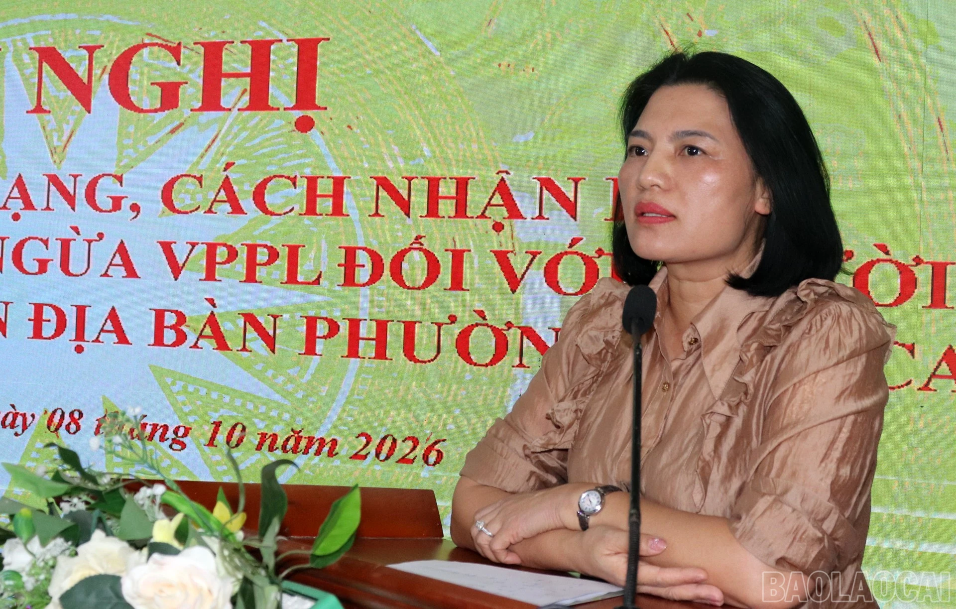 Đồng chí Trần Thị Thùy Dung - Phó Chủ tịch UBND phường Lào Cai phát biểu tại hội nghị.