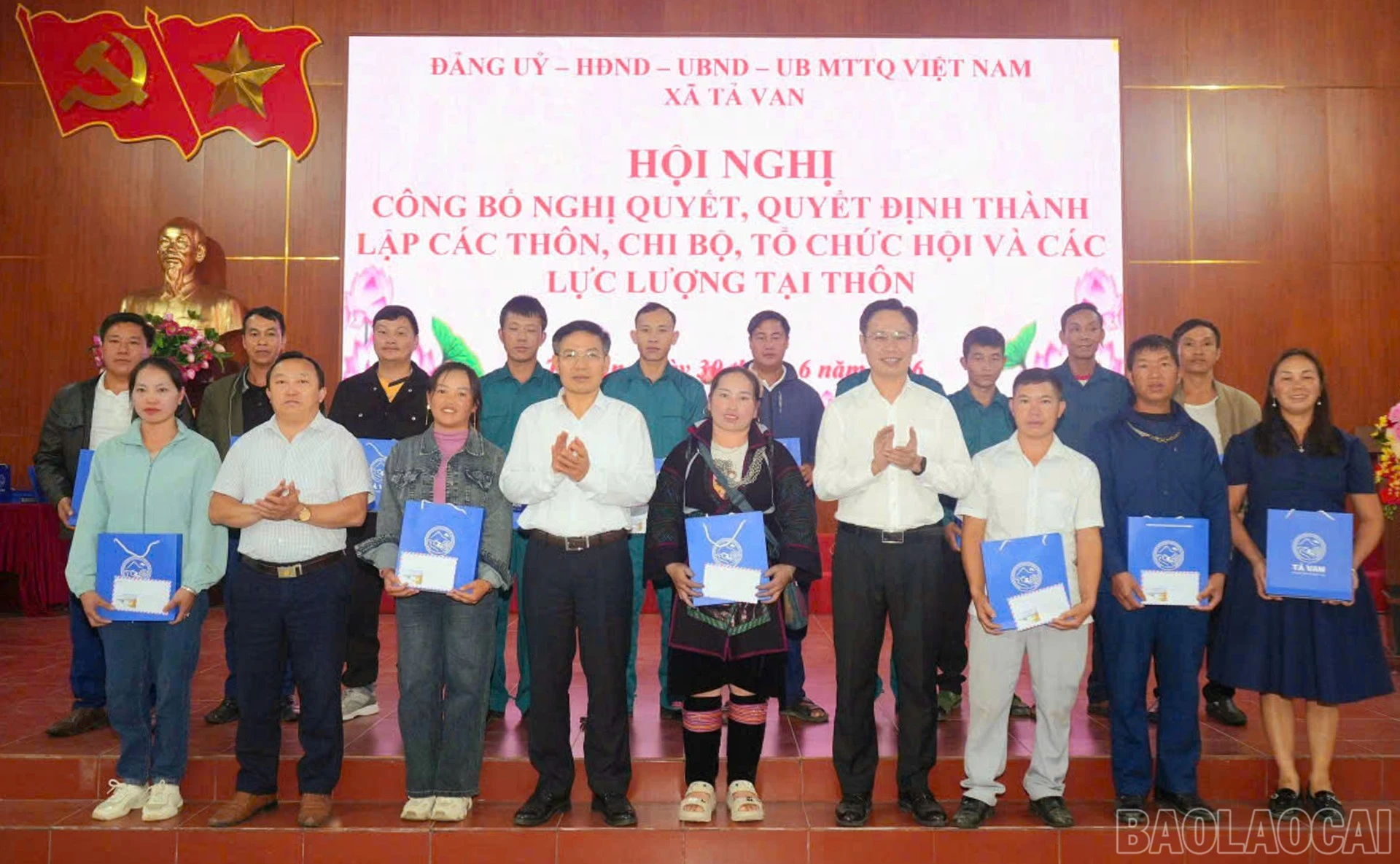 baolaocai-br_trao-qua-tri-an-cho-29-nguoi-hoat-dong-khong-chuyen-trach-tai-cac-thon-cu-khong-tiep-tuc-tham-gia-cong-tac-sau-sap-xep.jpg
