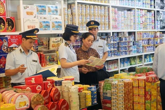 Đội Quản lý thị trường số 3, Cục Quản lý thị trường tỉnh Hà Nam (cũ) - nay là tỉnh Ninh Bình, tăng cường kiểm tra, kiểm soát các mặt hàng trong dịp cuối năm.
